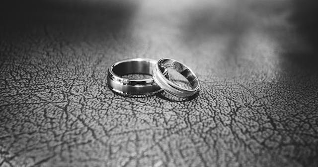 Alliance en diamant : un symbole d’éternité pour votre engagement