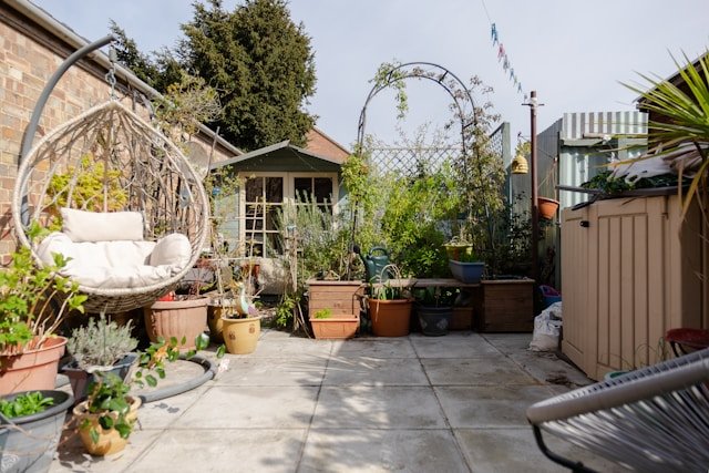 Conseils incontournables pour protéger et entretenir votre salon de jardin durant l’hiver