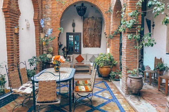 Le carrelage extérieur : une option élégante à la française pour embellir votre terrasse