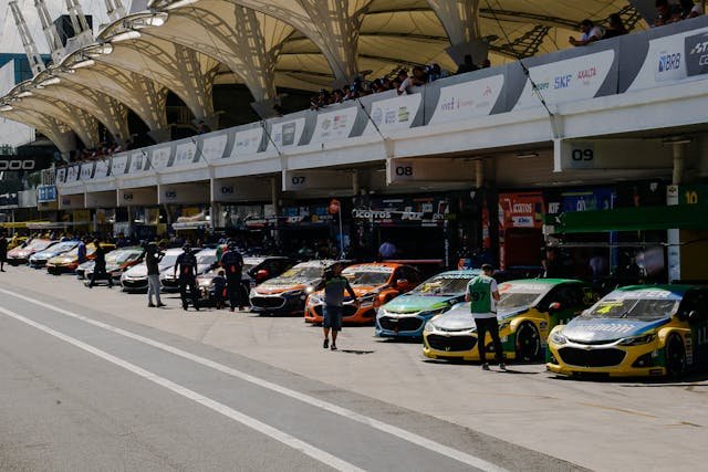 Les voitures de course : un aperçu de leur entrée dans le monde du sport automobile