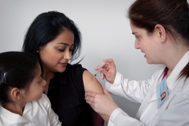 Vaccination et santé maternelle : un duo essentiel pour protéger la mère et l&rsquo;enfant